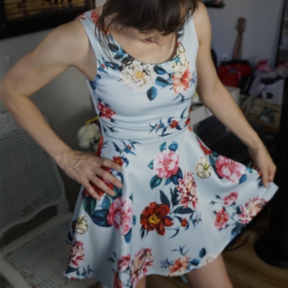 Derek Heart Baby Blue Floral Dress - Picture 5 of 8